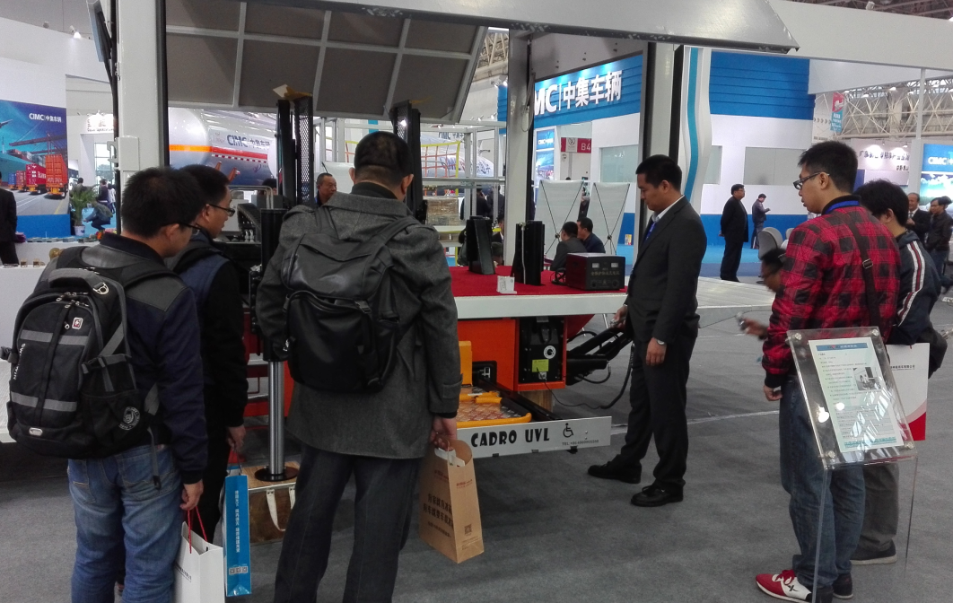 1448327426134008.png 專業(yè)人員講解.png